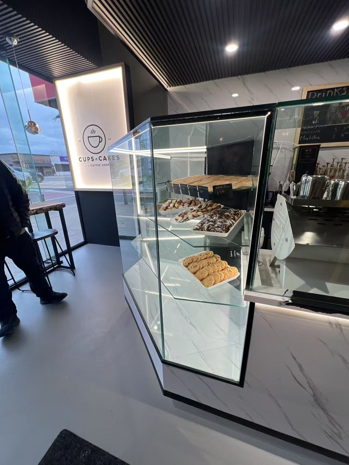 Glass display box